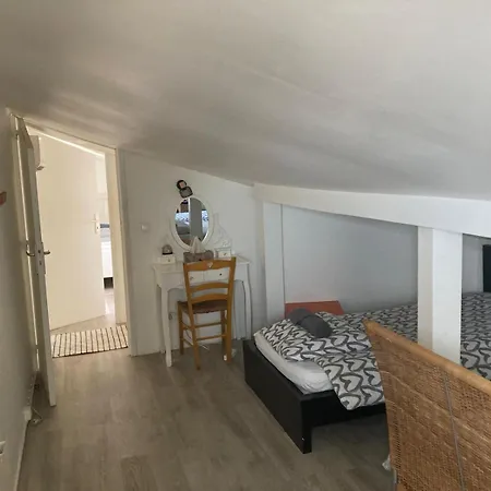 Maison Avec Vue Sur Paris Et La Tour Eiffel *