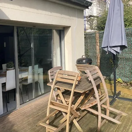 Maison Avec Vue Sur Paris Et La Tour Eiffel *